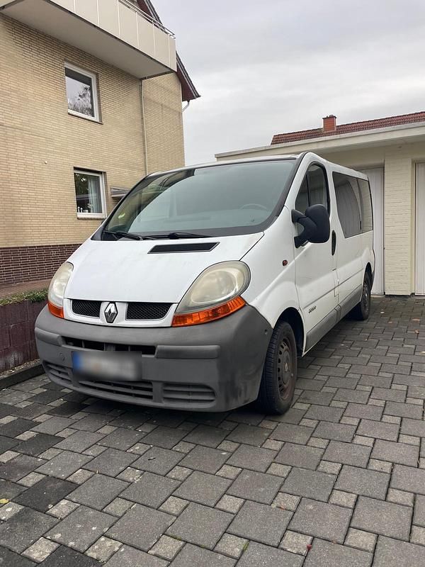 Weiß Gebraucht 2004 Renault Traffic Limousine | 1.590 € - Bild 1/4