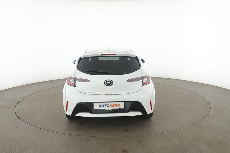 Gebraucht Toyota Corolla Team 116 PS (85 kW) 2021 Weiß Limousine
