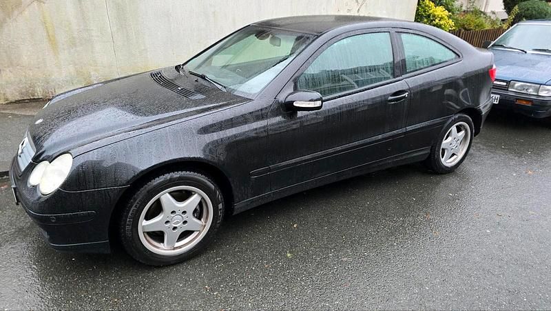 Schwarz Gebraucht 2001 Mercedes C180 Coupé | 1.000 € (Superpreis) - Bild 1/4