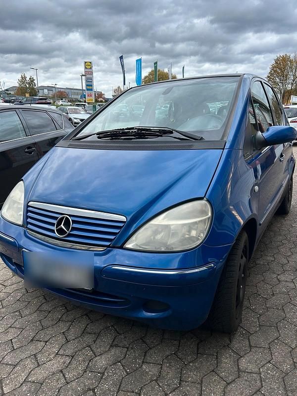 Blau Gebraucht 2002 Mercedes A140 Elegance Kleinwagen | 1.799 € - Bild 1/4