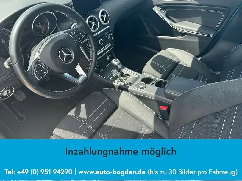 Gebraucht Mercedes A180 122 PS (89 kW) 2016 Blau Limousine