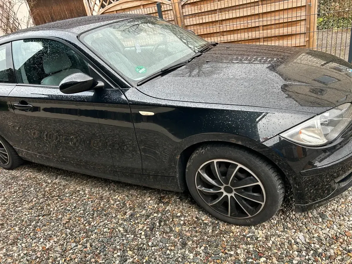 Gebraucht BMW 116 122 PS (89 kW) 2008 Schwarz Kleinwagen