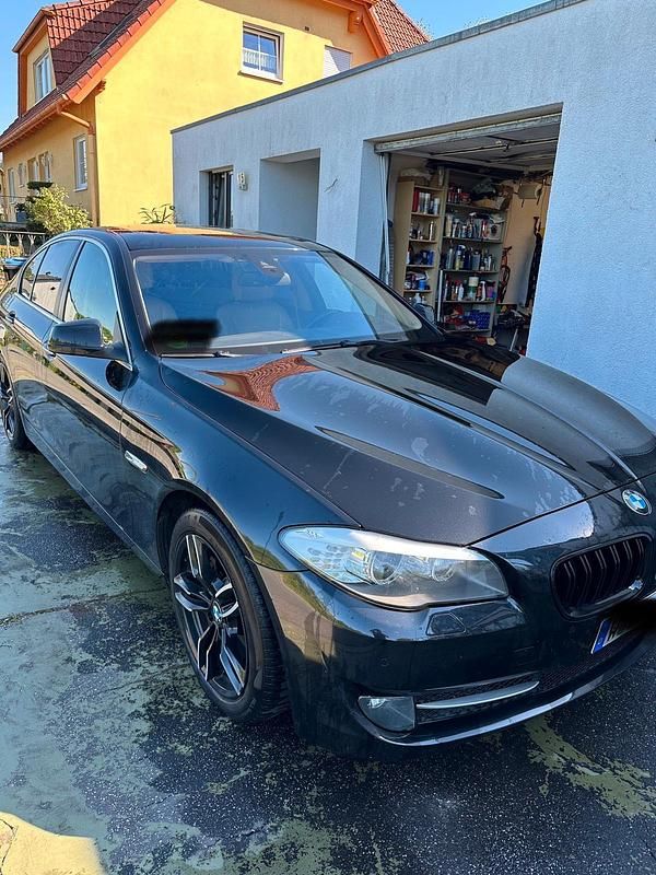 Schwarz Gebraucht 2013 BMW 520 Limousine | 11.000 € (Fairer Preis) - Bild 1/4