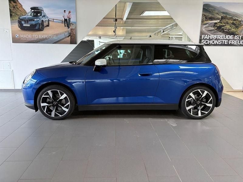 Gebraucht Mini Cooper SE 160 kW (218 PS) 2025 Blazing blue Kleinwagen