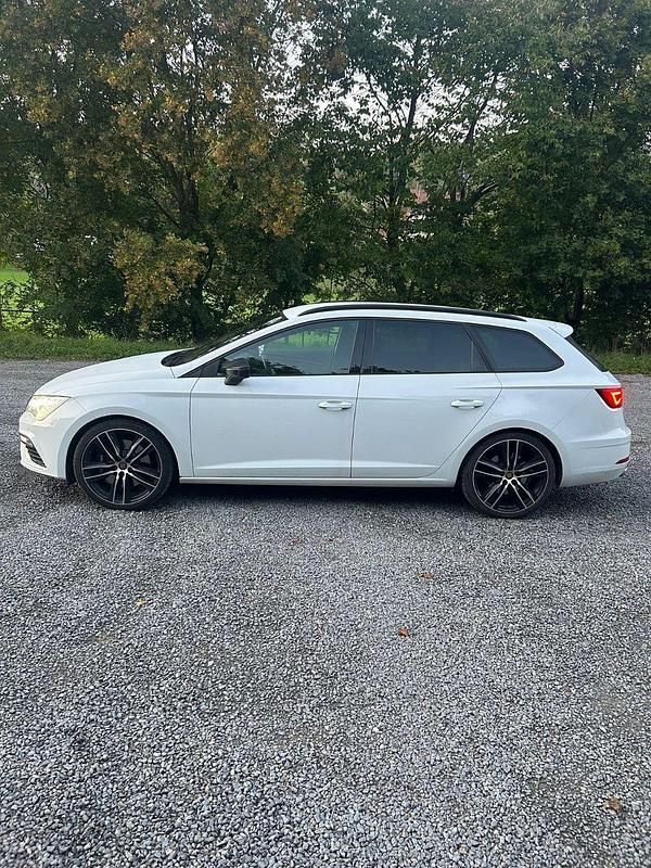 Weiß Gebraucht 2020 Cupra Leon Kombi | 22.999 € (Superpreis) - Bild 1/4