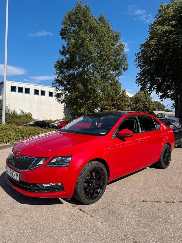 Rot Gebraucht 2018 Skoda Octavia Limousine | 13.500 € (Fairer Preis) - Bild 1/4