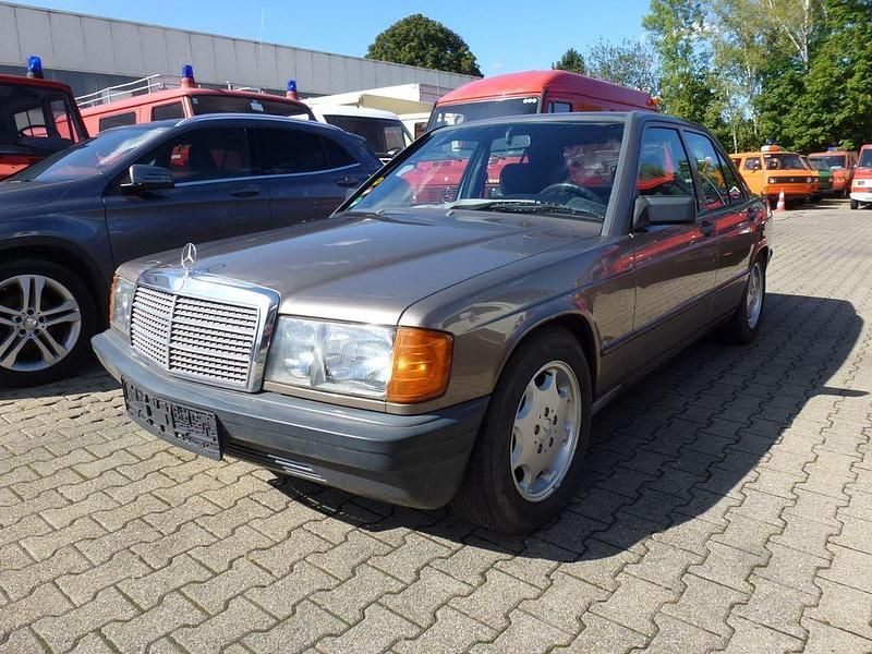 Grau Gebraucht 1986 Mercedes 190 Limousine | 3.950 € - Bild 1/4