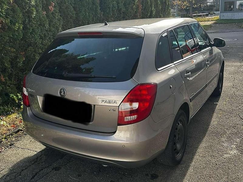 Gebraucht Skoda Fabia Ambition 107 PS (78 kW) 2013 Beige Limousine