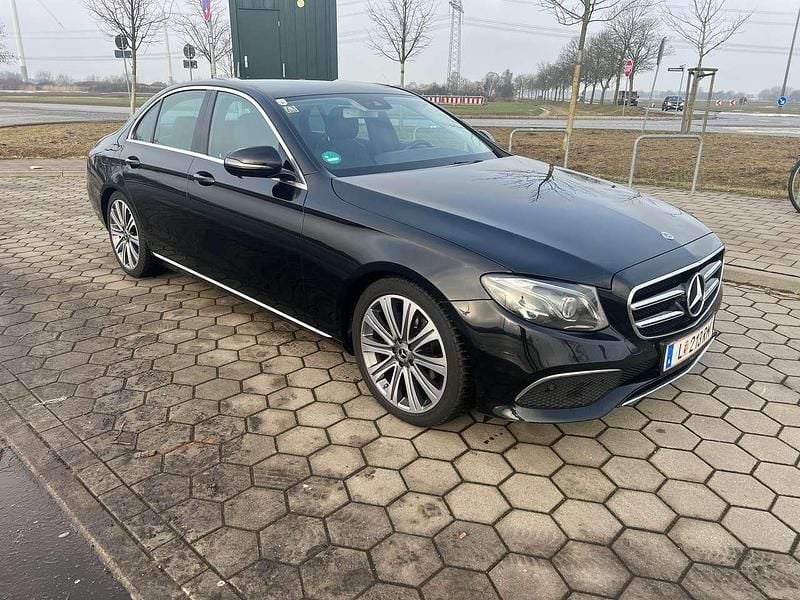 Schwarz Gebraucht 2019 Mercedes E200 Edition Limousine | 16.000 € (Etwas zu teuer) - Bild 1/4