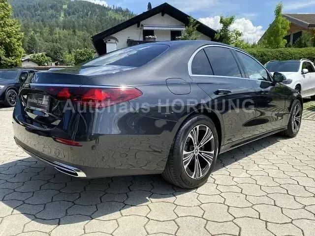 Gebraucht Mercedes E220 Avantgarde 197 PS (144 kW) 2025 Grau Limousine