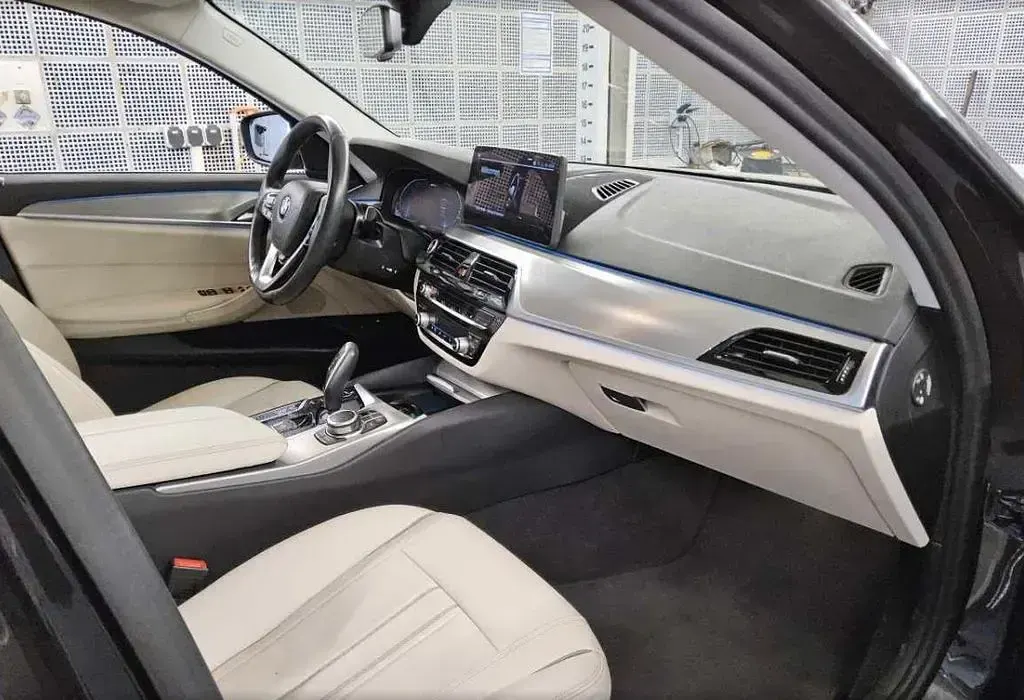 Gebraucht BMW 530e Sport Line 292 PS (214 kW) 2022 Grau Limousine