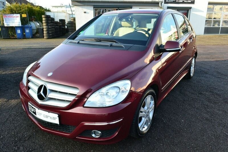 Rot metallic Gebraucht 2009 Mercedes B200 Van / Kleinbus | 7.990 € (Teuer) - Bild 1/4