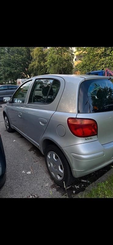 Silber Gebraucht 2005 Toyota Yaris Kleinwagen | 1.950 € (Superpreis) - Bild 1/4