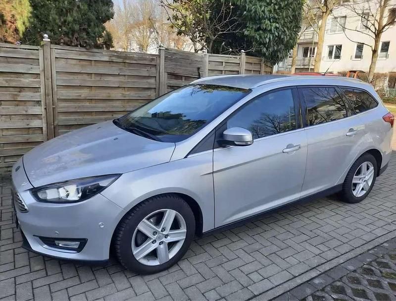 Gebraucht Ford Focus Titanium 125 PS (91 kW) 2015 Silber Kombi