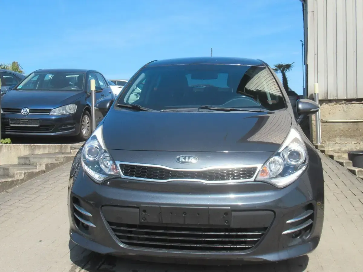 Gebraucht Kia Rio DREAM-TEAM Edition 75 PS (55 kW) 2016 Grau Kleinwagen