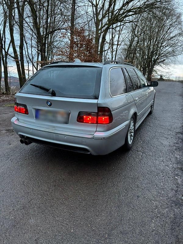 Gebraucht BMW 530 231 PS (169 kW) 2001 Silber Kombi