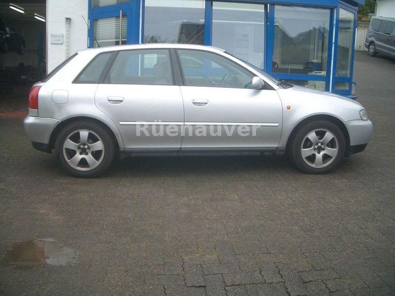 Silber Gebraucht 1999 Audi A3 Limousine | 1.890 € (Etwas zu teuer) - Bild 1/4