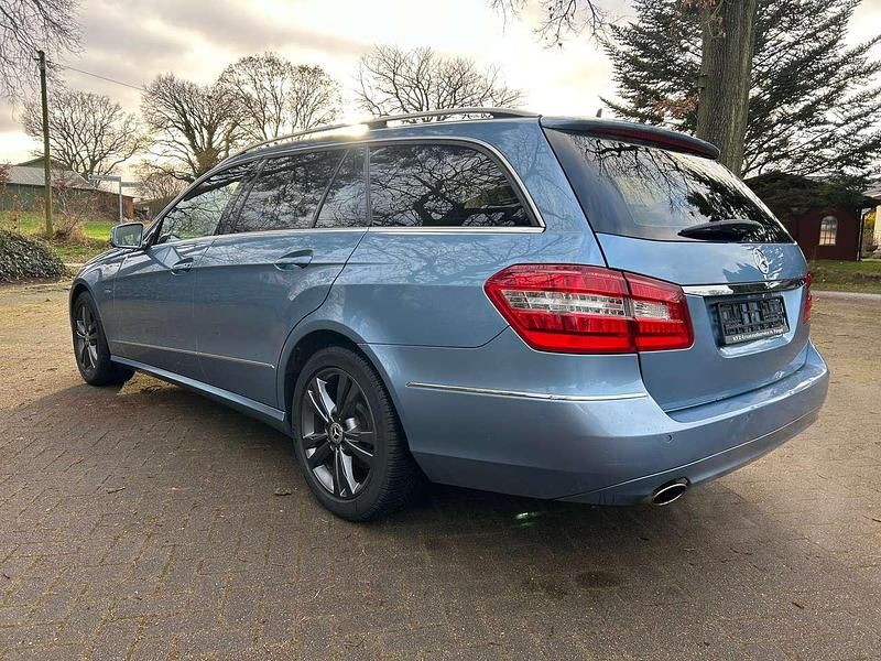 Gebraucht Mercedes E200 184 PS (135 kW) 2009 Blau Kombi