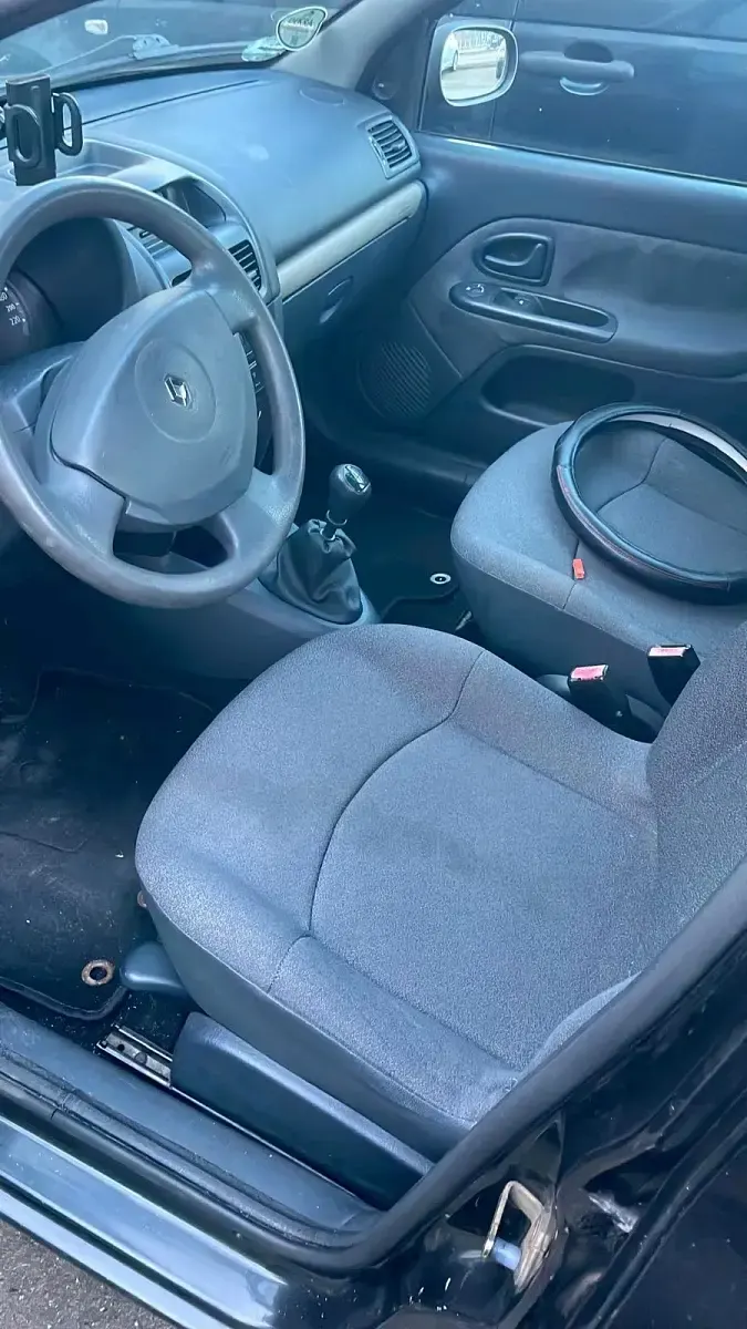 Używany Renault Clio II 75 KM (55 kW) 2004 Czarny Sedan/Limuzyna