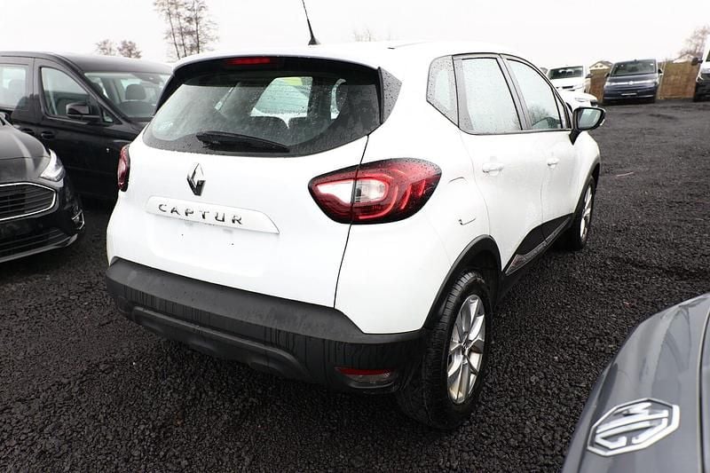 Gebraucht Renault Captur LIMITED 131 PS (96 kW) 2019 Weiß metallic SUV