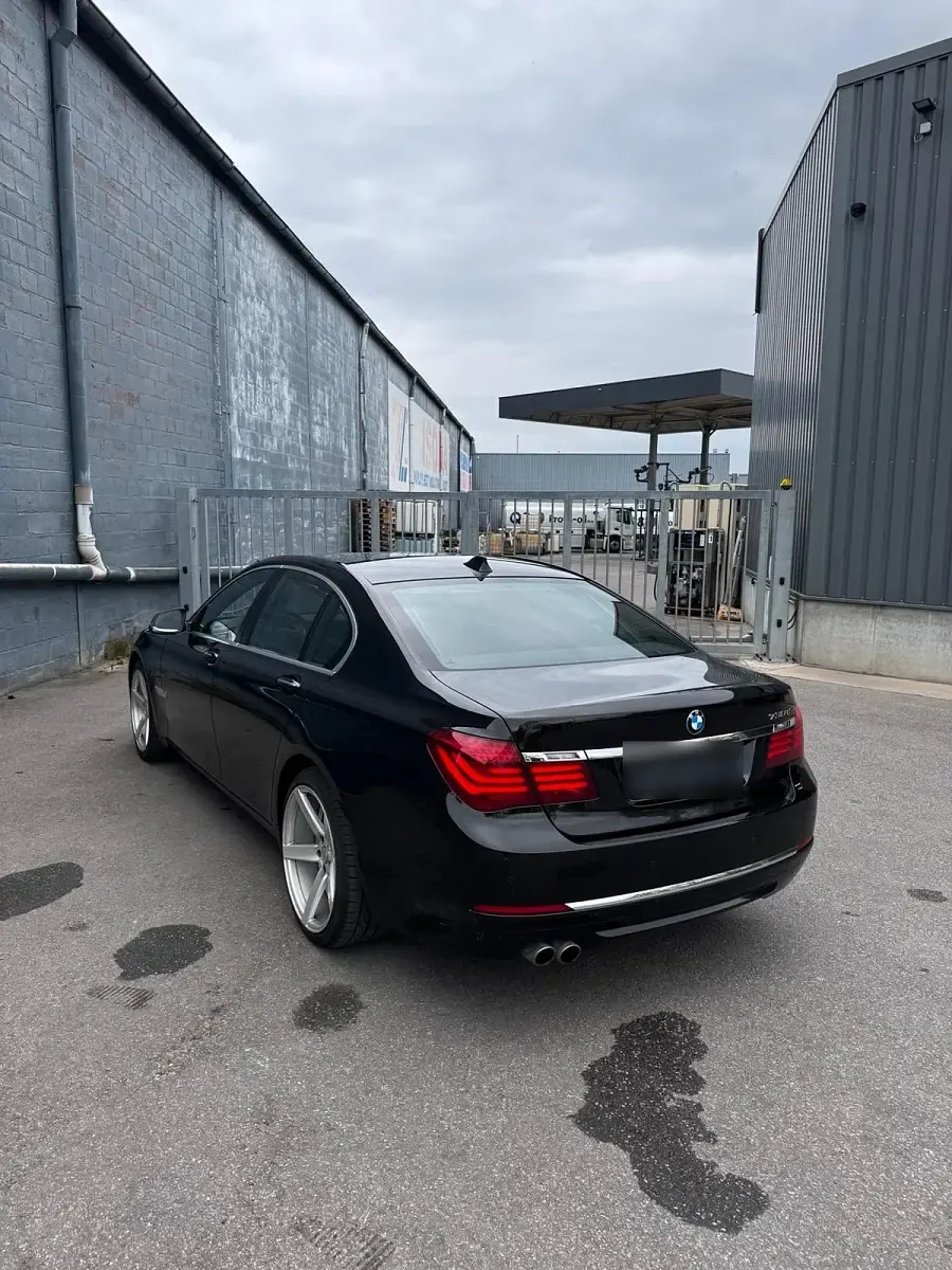 Gebraucht BMW 730 258 PS (189 kW) 2012 Schwarz Limousine