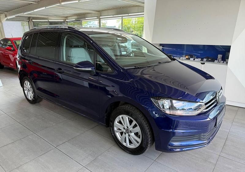 Atlantik blue metallic Gebraucht 2024 VW Touran Comfortline Van / Kleinbus | 30.490 € (Guter Preis) - Bild 1/4