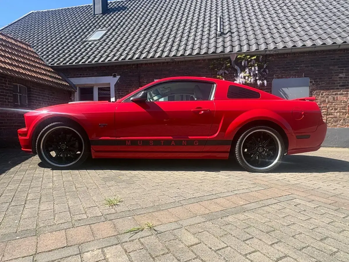Second-hand Ford Mustang 305 CP (224 kW) 2007 Roșu Coupe