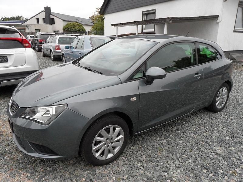 Grau Gebraucht 2012 Seat Ibiza SC Style Kleinwagen | 4.990 € (Fairer Preis) - Bild 1/4