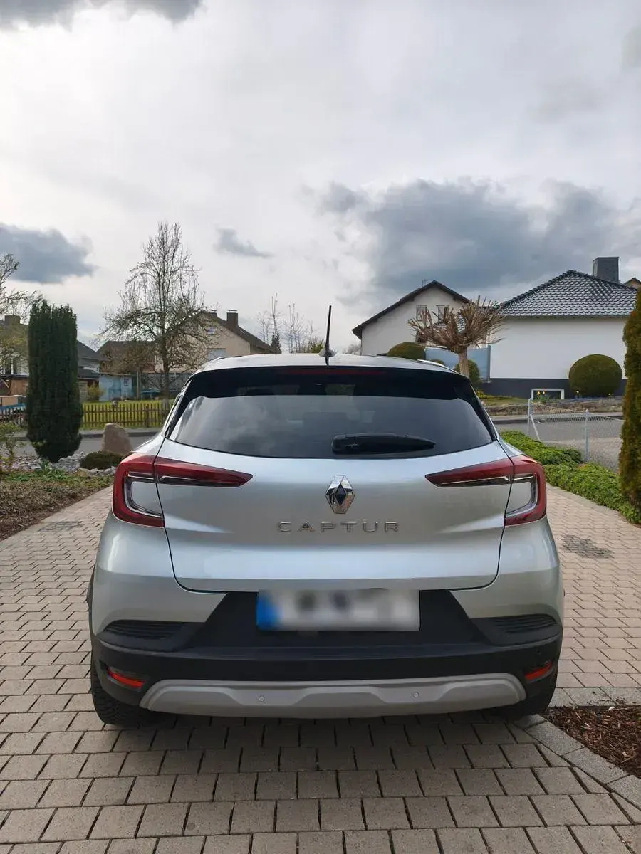 Gebraucht Renault Captur Zen 91 PS (66 kW) 2022 Silber SUV