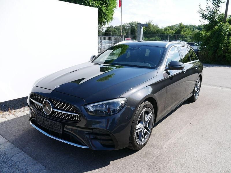 Grafitgrau Gebraucht 2021 Mercedes E450 Avantgarde Kombi | 37.990 € - Bild 1/4