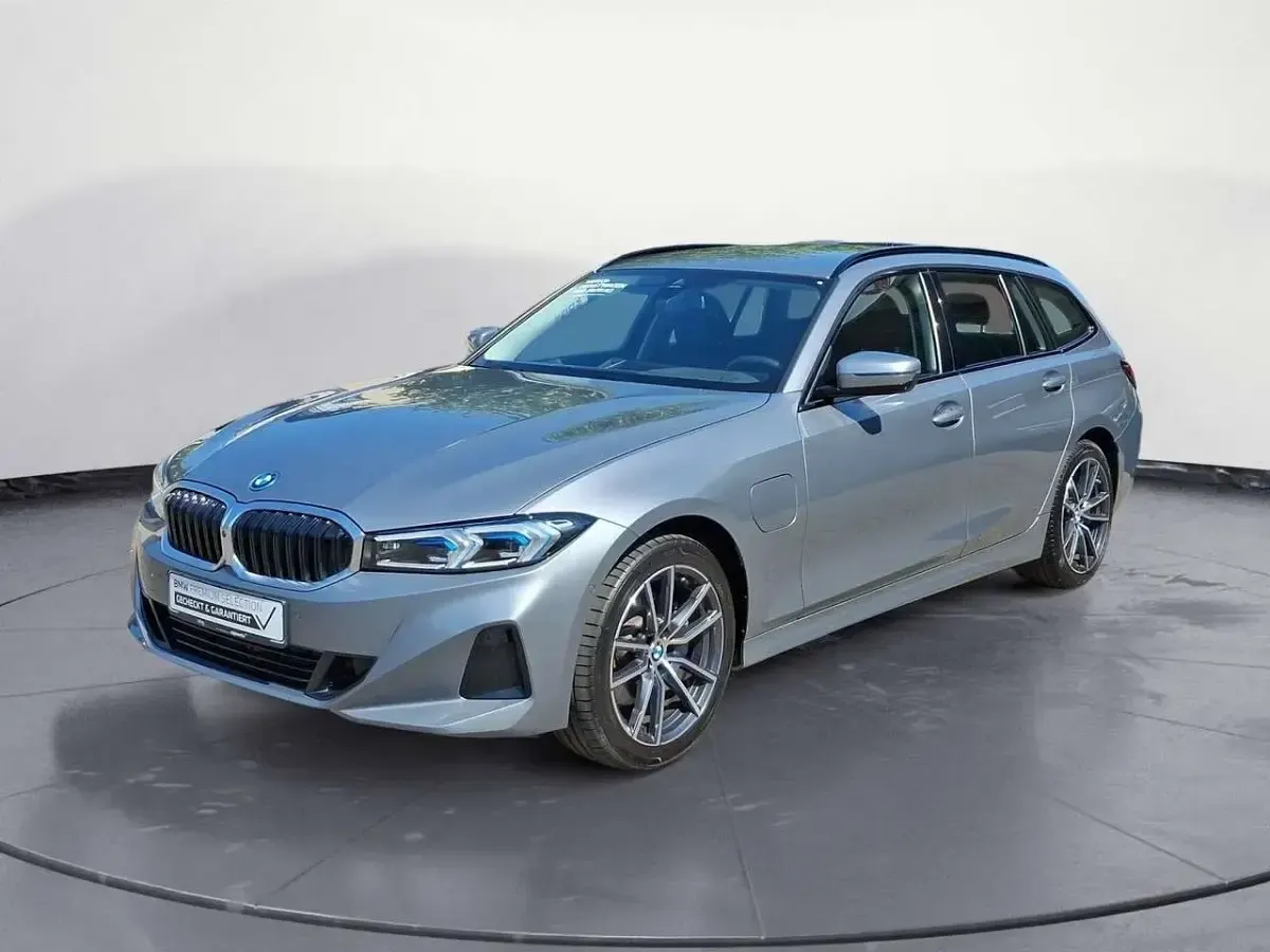 Gebraucht BMW 330e Comfort Edition 292 PS (214 kW) 2025 Grau Kombi