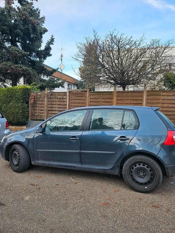 Blau Gebraucht 2005 VW Golf V Kleinwagen | 2.000 € (Fairer Preis) - Bild 1/4