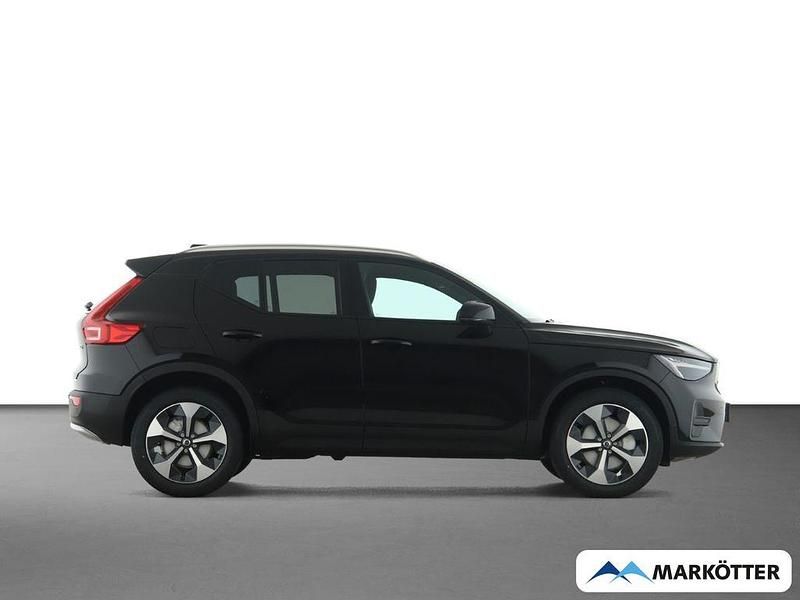 Neu Volvo XC40 Core 163 PS (119 kW) 2025 Schwarz SUV