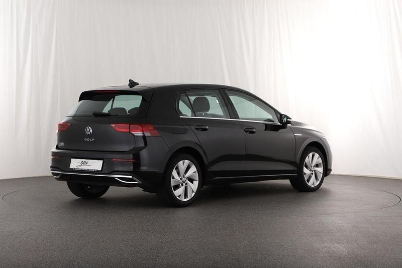 Gebraucht VW Golf VII Style 150 PS (110 kW) 2020 Deep black perleffekt Limousine