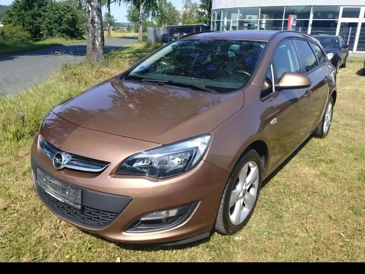 Używany Opel Astra Edition 140 KM (102 kW) 2015 Brązowy Kombi