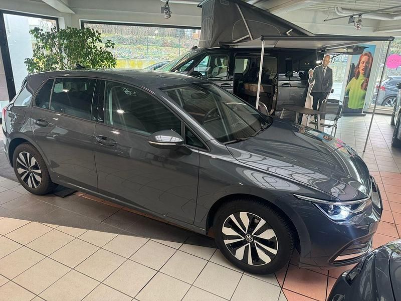 Gebraucht VW Golf VIII Move 131 PS (96 kW) 2024 Grau Limousine
