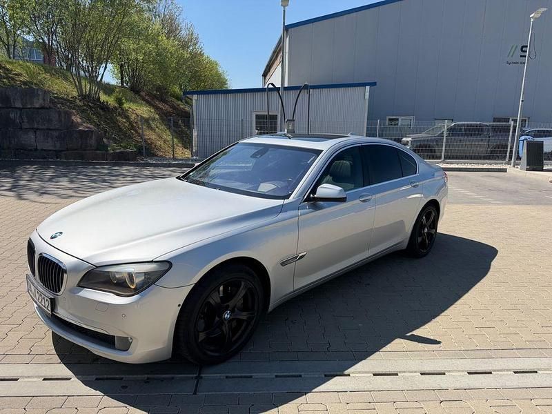 Gebraucht BMW 750 408 PS (300 kW) 2009 Silber Limousine