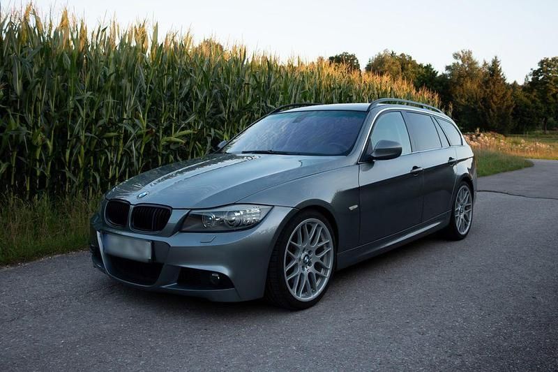 Grau Gebraucht 2008 BMW 330 M Sport Kombi | 11.990 € (Fairer Preis) - Bild 1/4