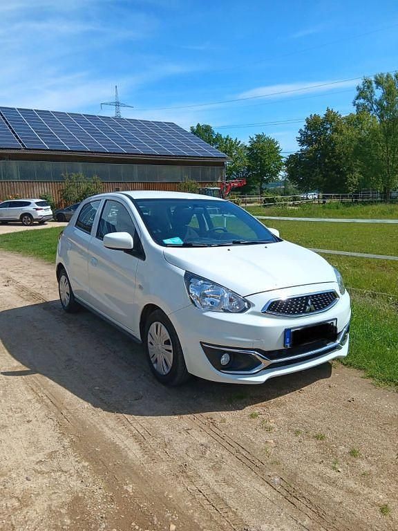 Weiß Gebraucht 2018 Mitsubishi Space Star Edition Kleinwagen | 5.750 € (Guter Preis) - Bild 1/4