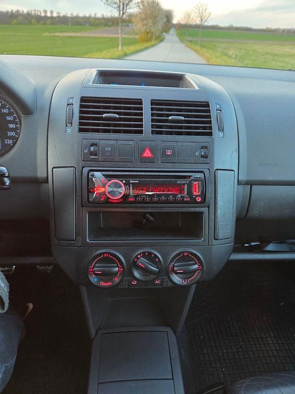 Second-hand VW Polo 75 CP (55 kW) 2002 Negru Berlinǎ