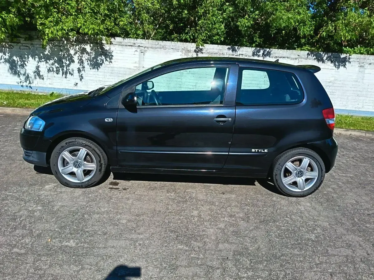 Gebraucht VW Fox 75 PS (55 kW) 2010 Schwarz Kleinwagen