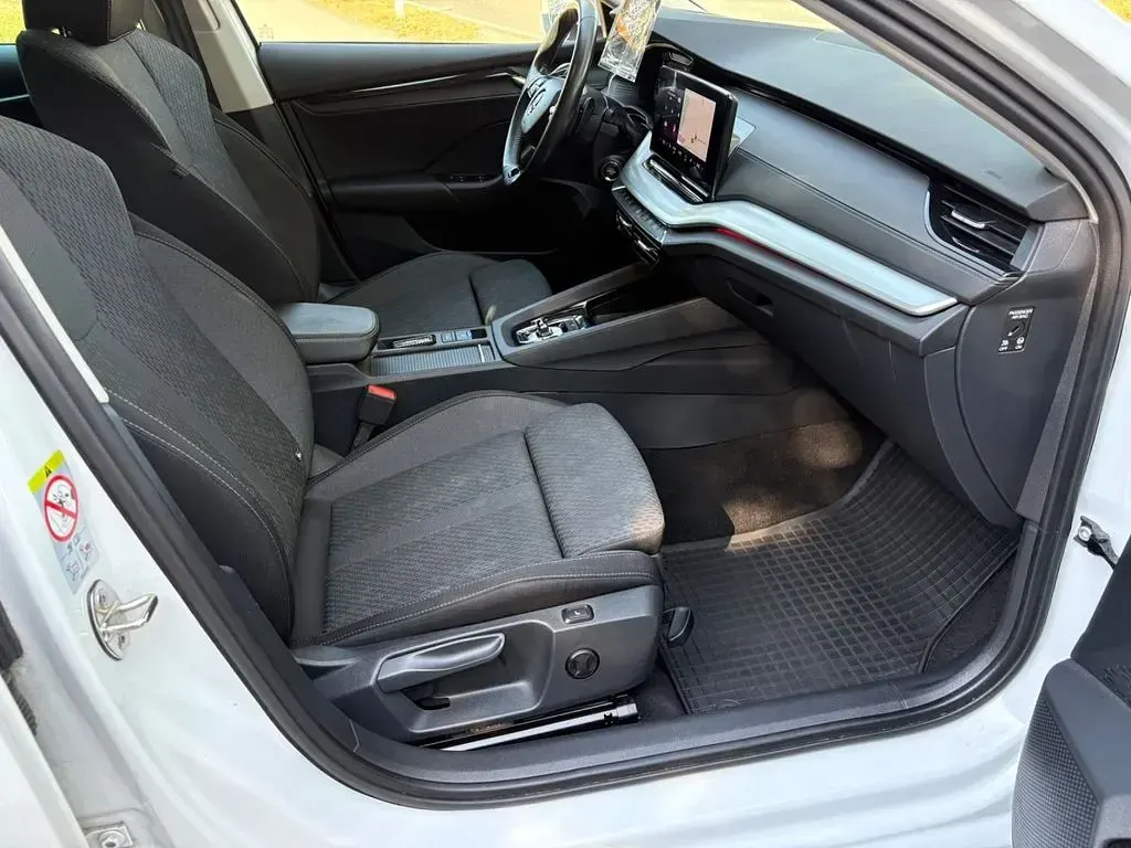 Gebraucht Skoda Octavia Clever 116 PS (85 kW) 2021 Bila moon/moon white Kombi
