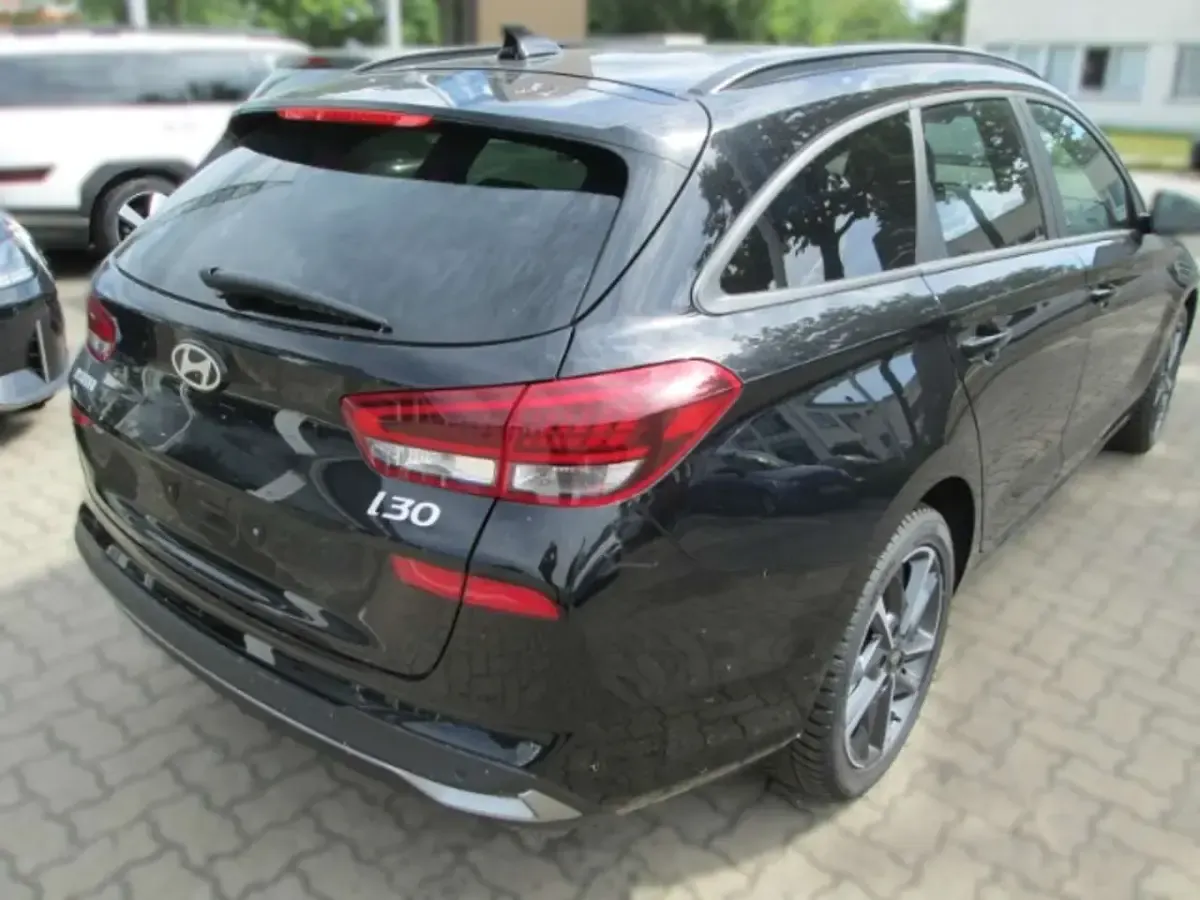 Gebraucht Hyundai i30 Advantage 101 PS (74 kW) 2025 Abyss black / mic Kombi