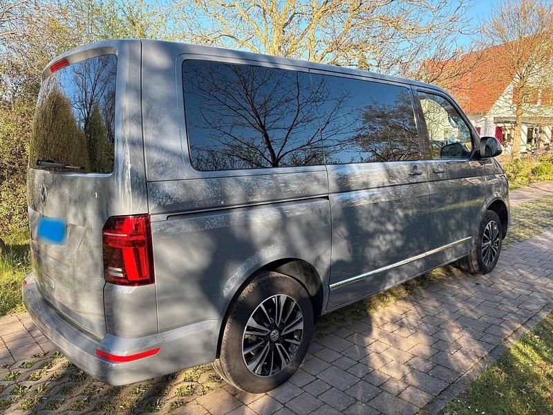 Second-hand VW Multivan 150 CP (110 kW) 2021 Gri Monovolum