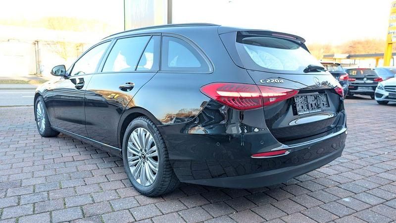 Gebraucht Mercedes C220 200 PS (147 kW) 2023 Schwarz Limousine