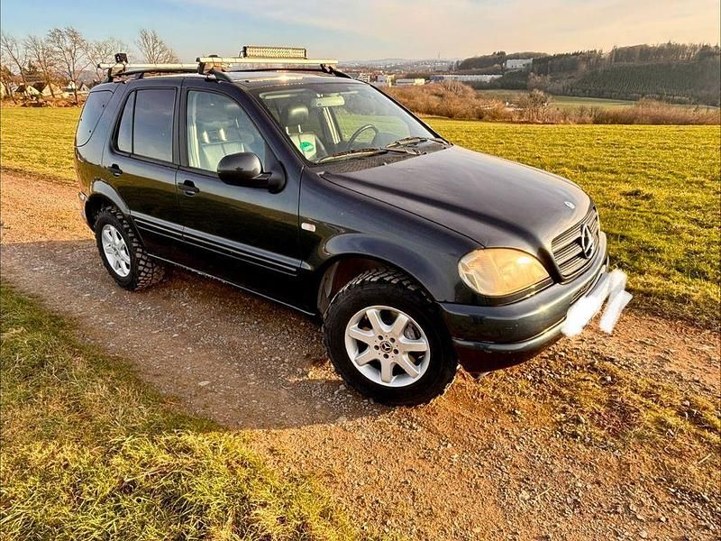 Gebraucht Mercedes ML430 272 PS (200 kW) 2000 Blau SUV
