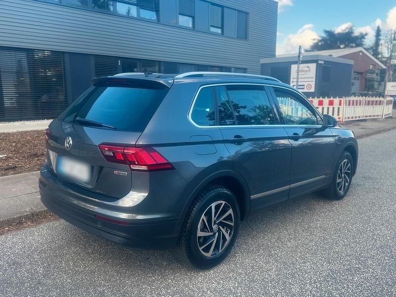 Gebraucht VW Tiguan 149 PS (109 kW) 2019 Grau SUV