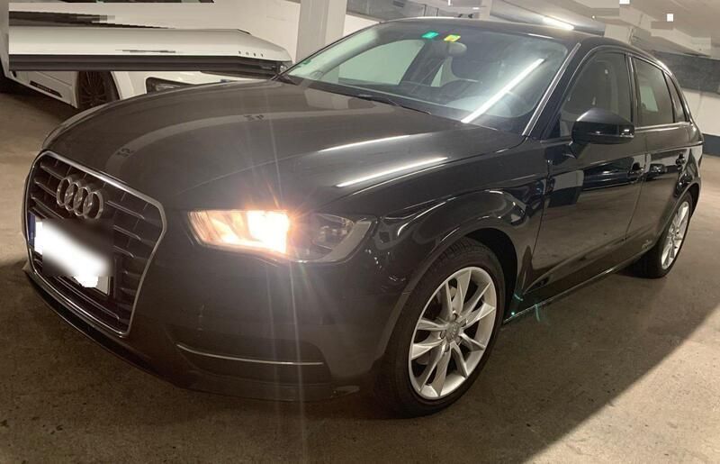 Schwarz Gebraucht 2015 Audi A3 Sportback Attraction Limousine | 5.799 € (Superpreis) - Bild 1/4