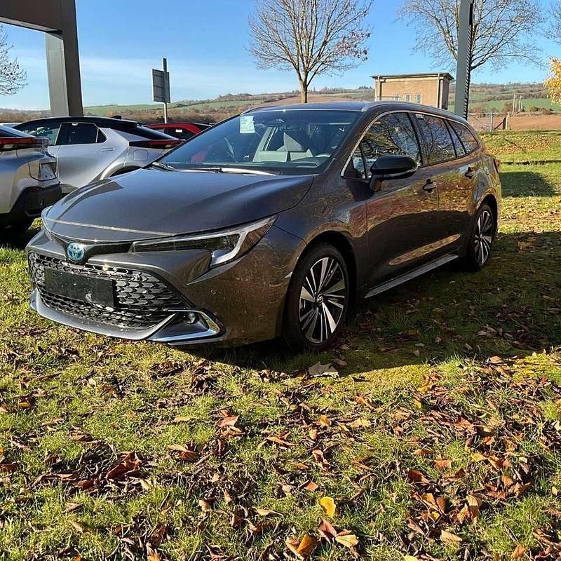 Marlingrau metallic Neu 2025 Toyota Corolla Kombi | 32.190 € (Superpreis) - Bild 1/4