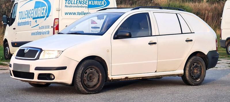 Weiß Gebraucht 2004 Skoda Fabia Kleinwagen | 999 € (Superpreis) - Bild 1/4